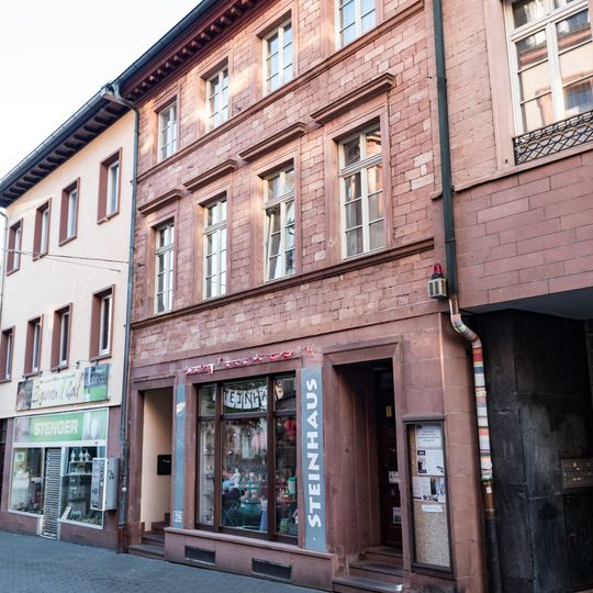 Wohn- und Geschäftshaus