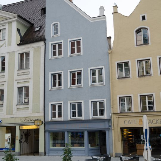 Wohn- und Geschäftshaus