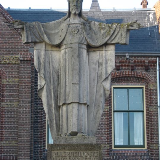 Statue of Sacred Heart of Jesus Christ