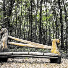 Statues en bois sculpté