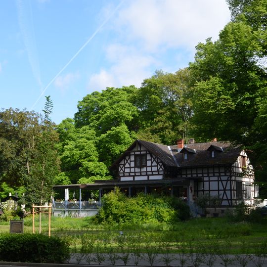Chatelet am Römerbrunnen