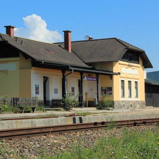 Emmersdorf an der Donau station building