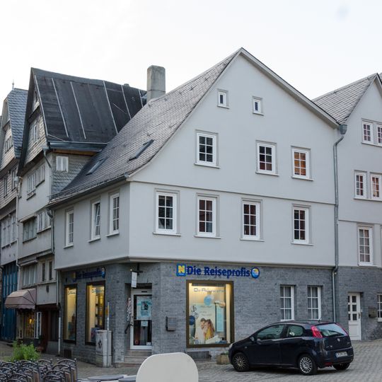 Bergstraße 1