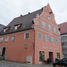 Wohn- und Geschäftshaus