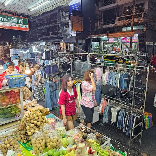 Hwai Khwang night market