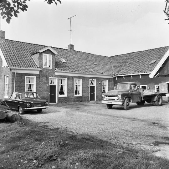 De Hoop, woningen en schuren