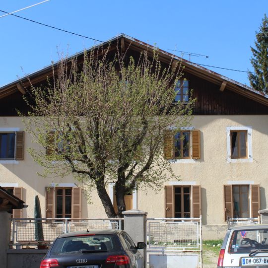Former town hall of Longecombe