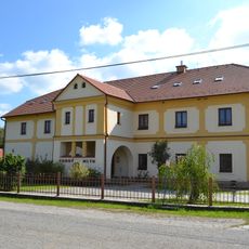 Mlyn s vodorovným mlyn. kolesom, mlyn vodný