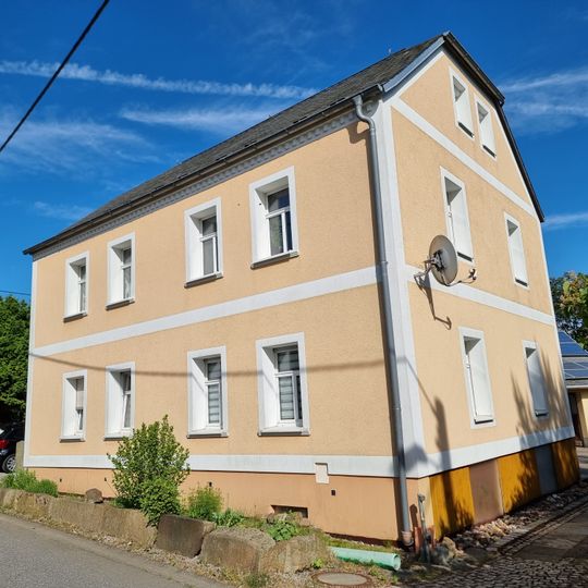 Wohnhaus in offener Bebauung Wilthener Straße 68
