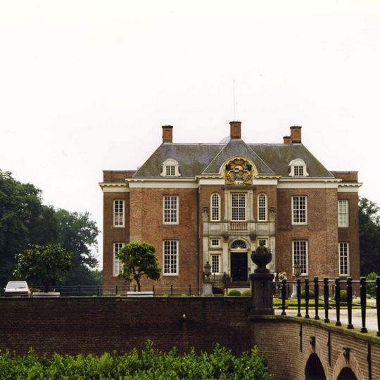 Landgoed Middachten: voorbrug met keermuren