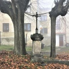 Kříž u domu 64 v Práchni
