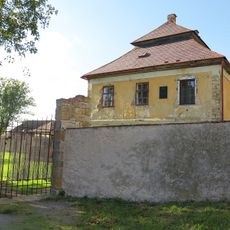 Fara s pamětní deskou Karla Aloise Vinařického