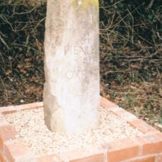Milestone, Port Hill; 20m W of lane to Hayden Farm