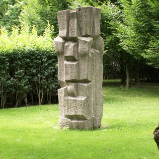 Stone sculpture (Joachim-Fritz Schultze-Bansen)