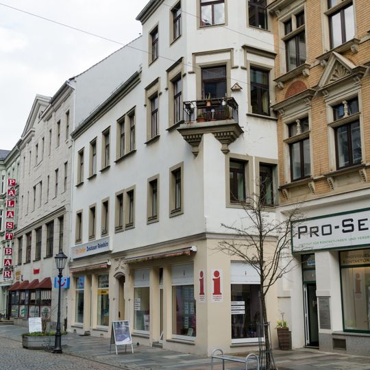 Wohnhaus in geschlossener Bebauung Hauptstraße 6