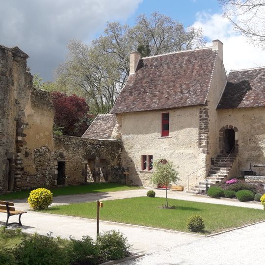Le vieux château, Juillé
