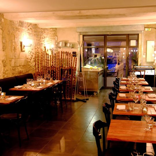 Gus restaurant