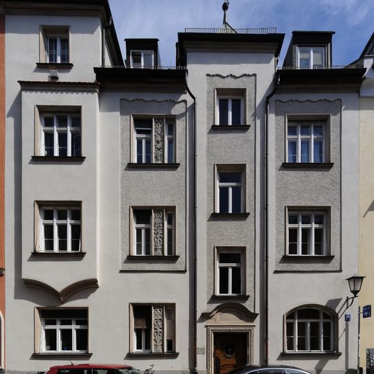 Mietshaus Siegesstraße 28