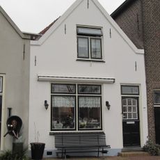 Vingerling 37, Middelharnis