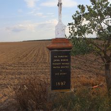 Kříž u cesty východně od Rapotic