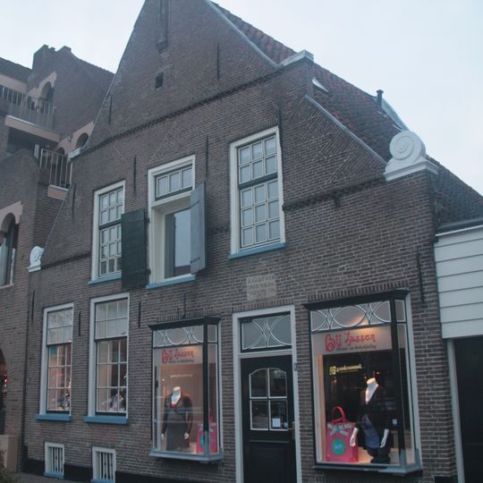 Schutstraat 8, Hoogeveen