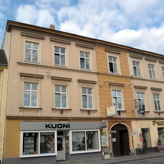 Wohn- und Geschäftshaus