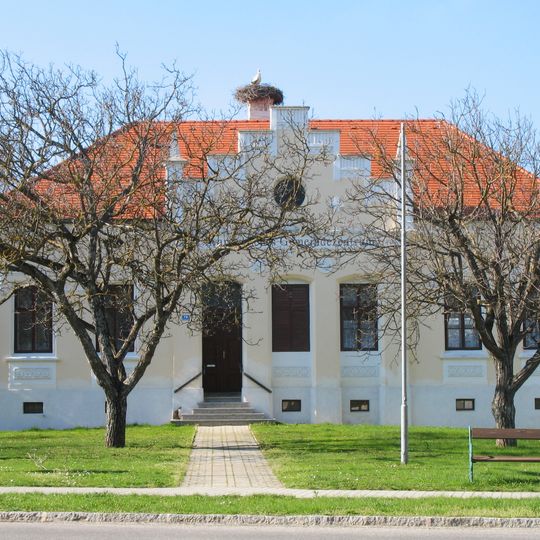 Evangelisches Gemeindezentrum, ehem. evang. Schule