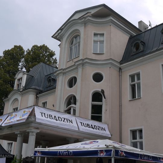 Pałac, Parkowa 23 w Zakrzowie