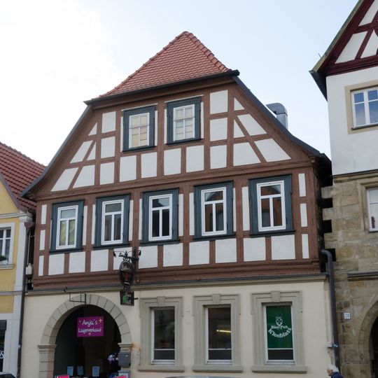 Wohn- und Geschäftshaus