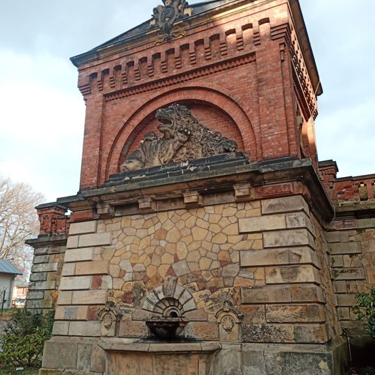 Water tank, lion relief and fountain