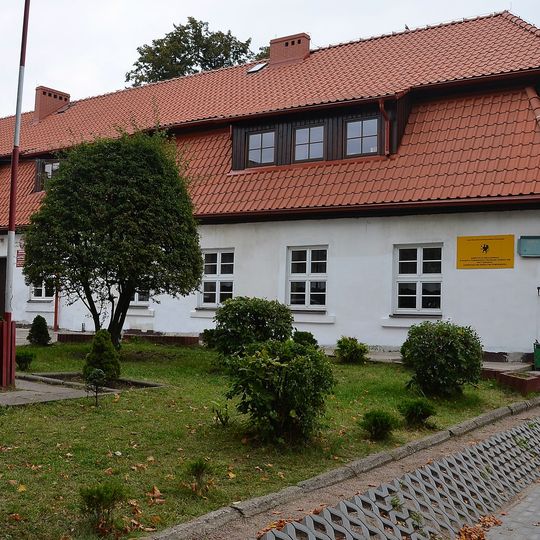 Dwór, ob. szkoła w Starych Polaszkach