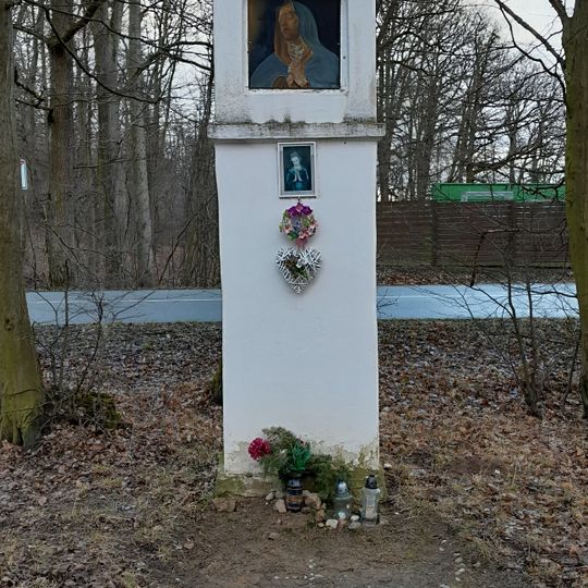 Boží muka u sportovního areálu v Útěchově