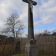 Kříž na severním okraji Vlčatína