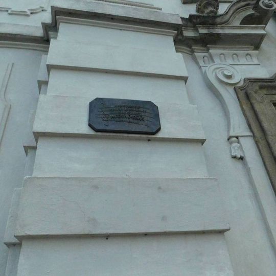 Pamětní deska Antonína Dvořáka na kostele svatého Vojtěcha v Praze