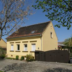 Wohnhaus mit Wirtschaftsgebäuden, evtl. um Dorfstraße 20