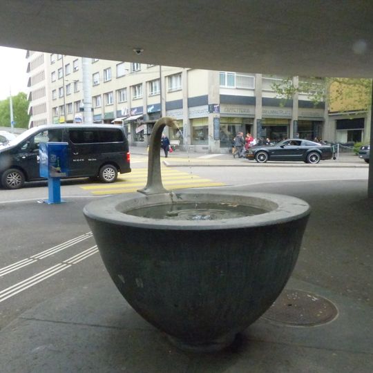 Brunnen mit "wasserspeiendem Schwan"