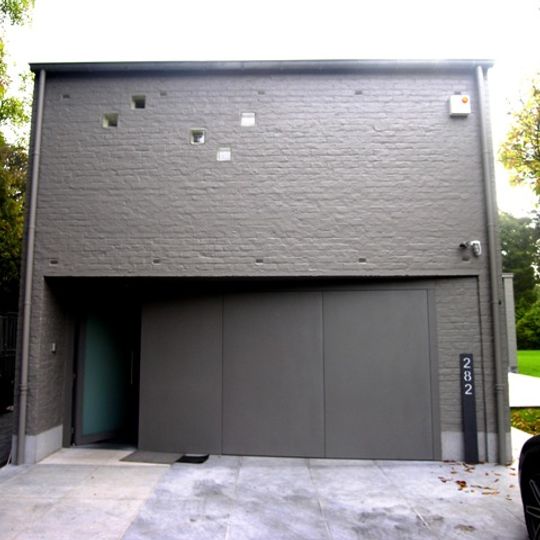 Villa designed by Guillissen-Hoa