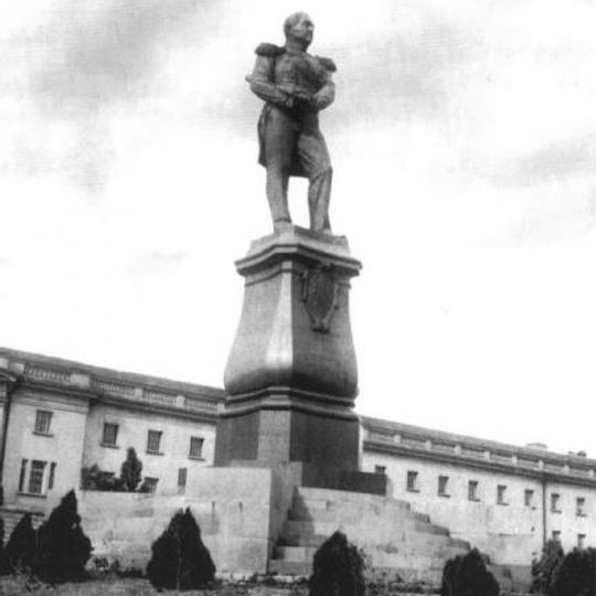 Памятник М. П. Лазареву