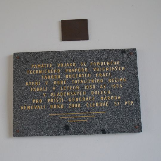 Pamětní deska příslušníkům 57. pomocného technického praporu ve Smečně