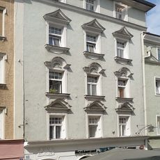 Wohn- und Geschäftshaus, ehemaliges Gasthaus