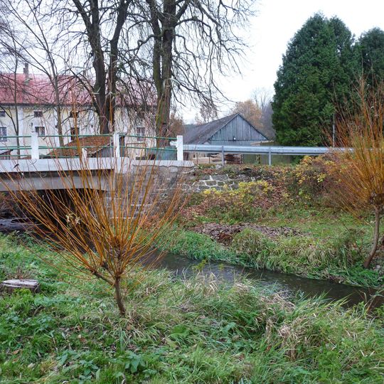 Most silnice III1491 přes Lhotský potok ve Lhotě