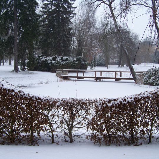 Lávka na ostrůvek v Zámeckém rybníku v Lánech