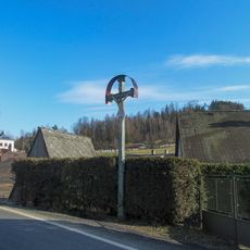 Kříž v Hrabenově u hlavní silnice