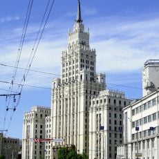 Wieżowiec na placu Czerwonej Bramy