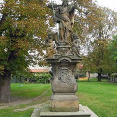 Socha svatého Jana Křtitele na nádvoří zámku Stekník