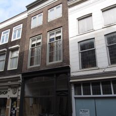 Pand met eenvoudige lijstgevel