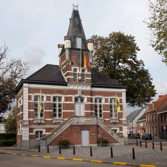 Voormalig gemeentehuis in Tielen