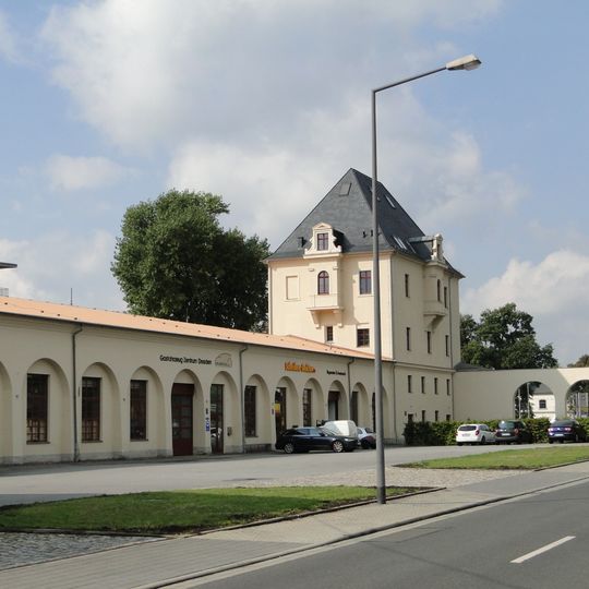 Charlotte-Bühler-Straße, Arsenal