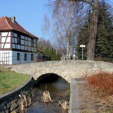 Rundbogenbrücke über den Dorfbach Parkstraße