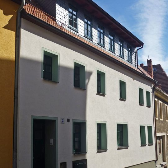 Wohnhaus in geschlossener Bebauung Mittelstraße 2